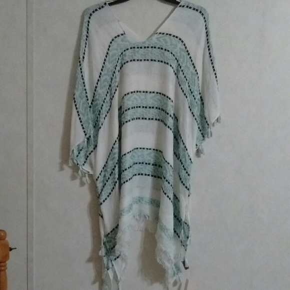 LOF Tops - NWT LIGHTWEIGHT PONCHO TOP